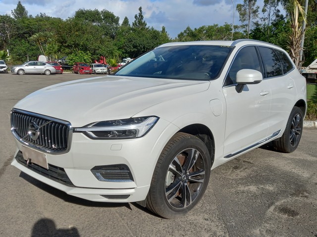 LOTE 039 XC60 T8 MOMENTUM 2020/2021  LOTE 039 XC60 T8 MOMENTUM 2020/2021