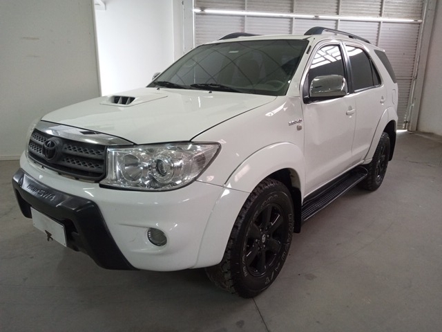 LOTE 059 TOYOTA HILUXSW4 SRV4X4