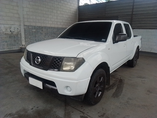 LOTE 065 NISSAN FRONTIER XE 4X4