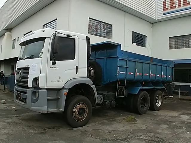 LOTE 010 VW CNC 6x4 Basculante