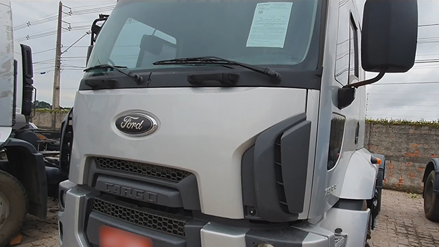 LOTE 013 Ford Cargo 1933 TL Cab Ext