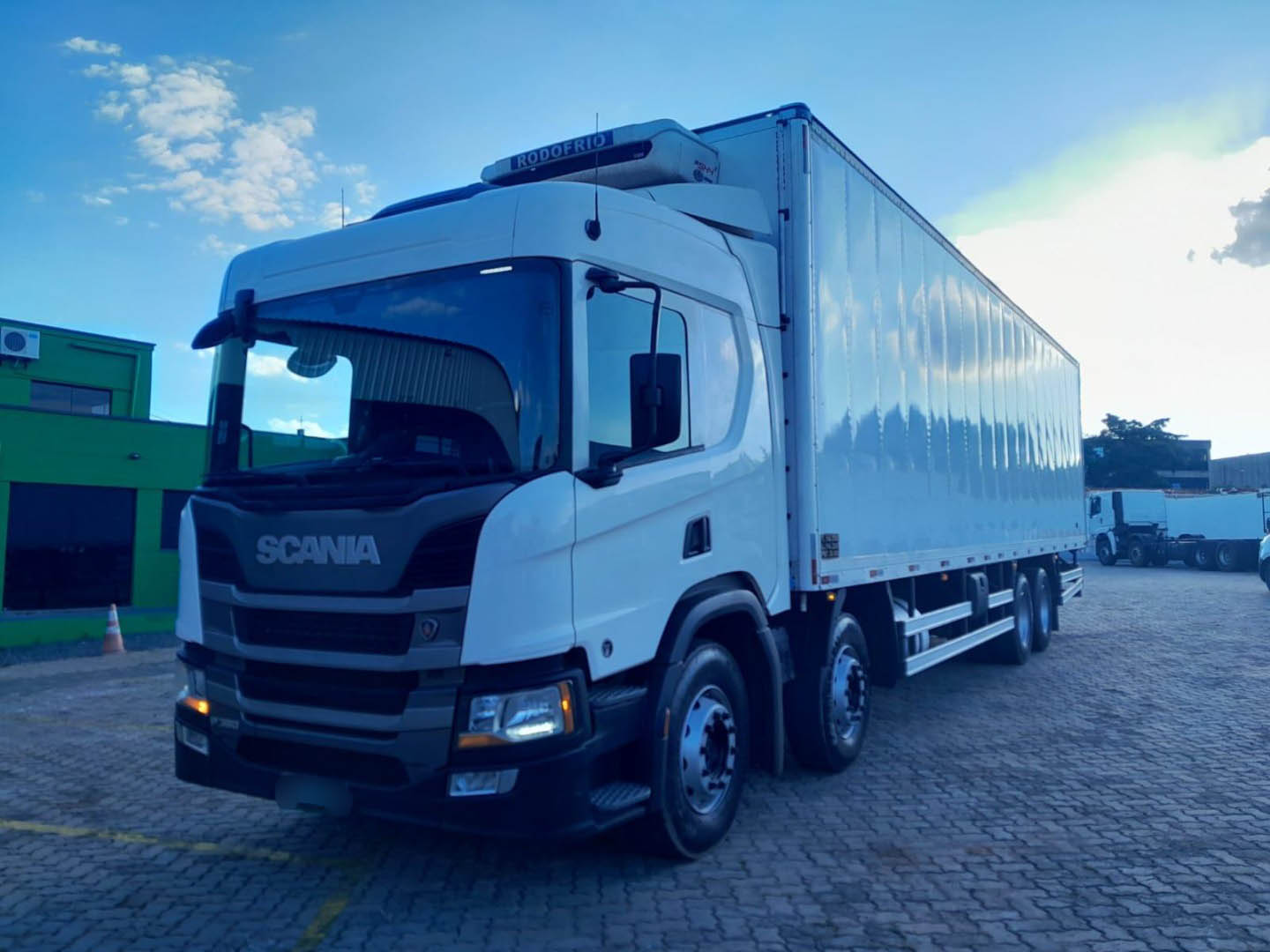 LOTE 018 SCANIA P 360 B 8X2 2P 