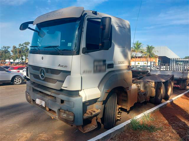 LOTE 010 MERCEDES BENZ AX