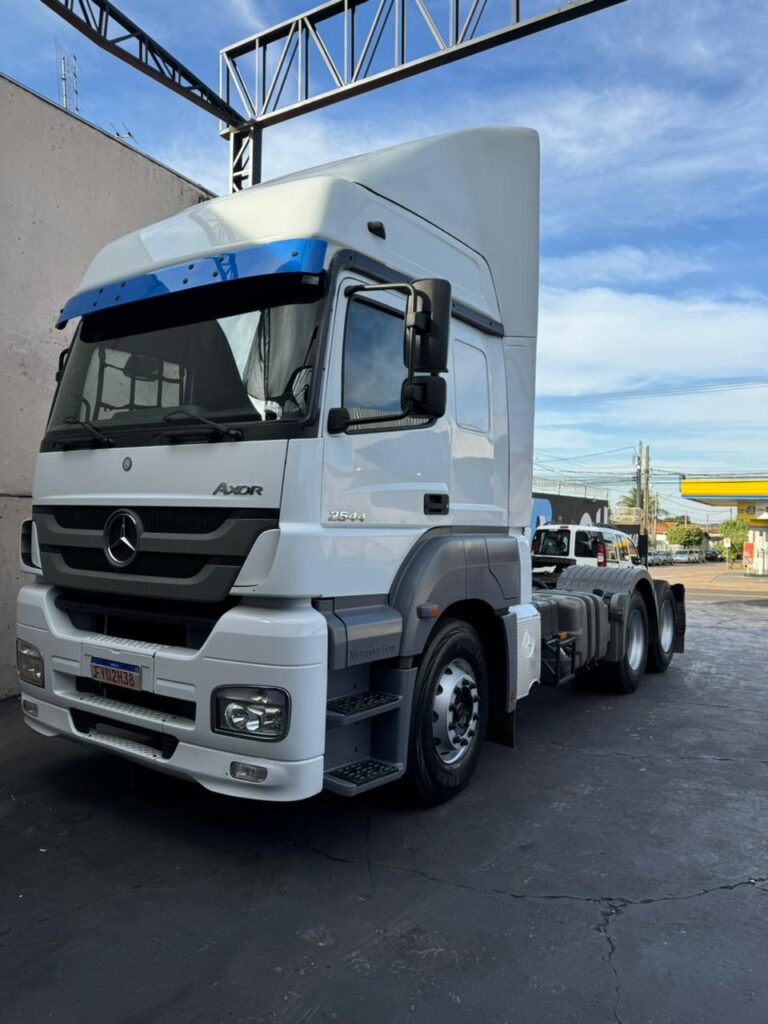 LOTE 022 MERCEDES AX 2544